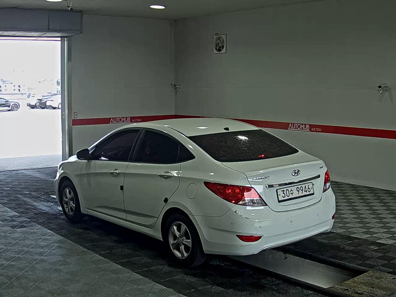 2012 - hyundai accent
