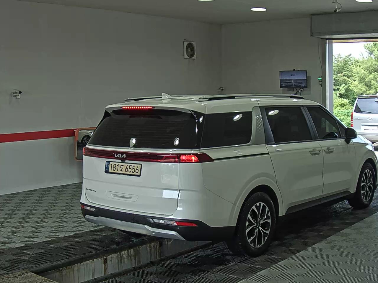 2022 - kia carnival