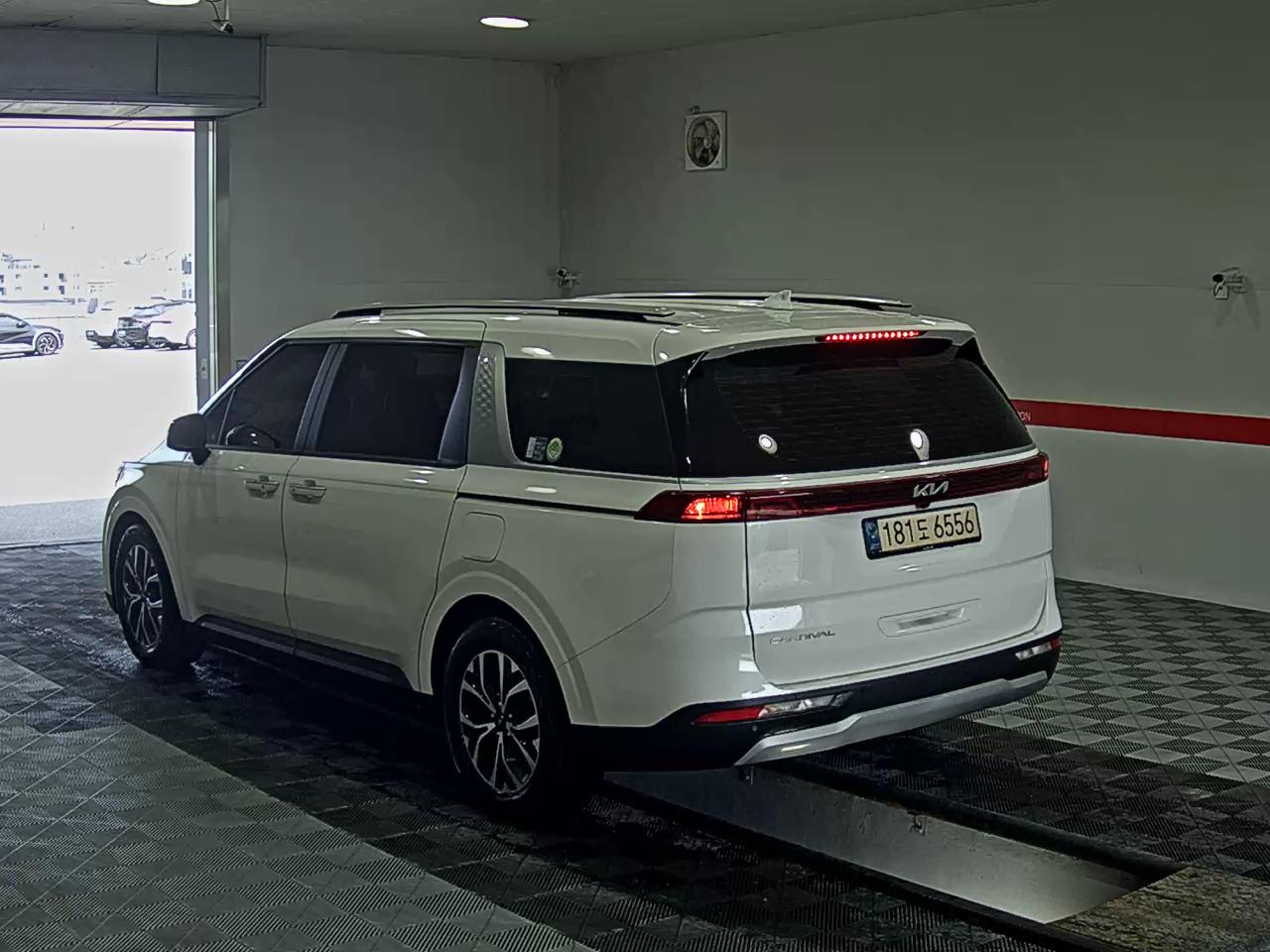 2022 - kia carnival