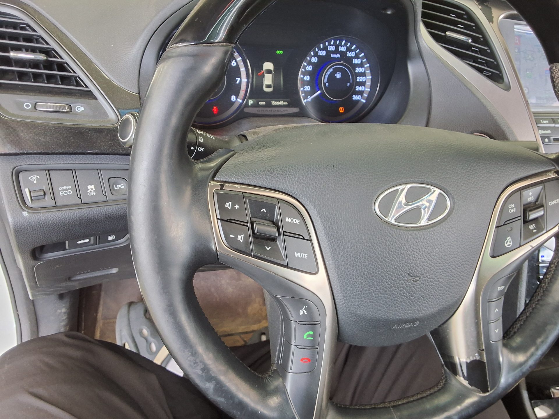 2011 - hyundai grandeur