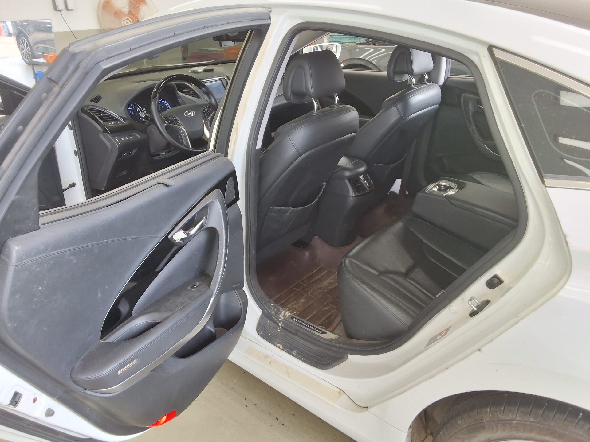2011 - hyundai grandeur