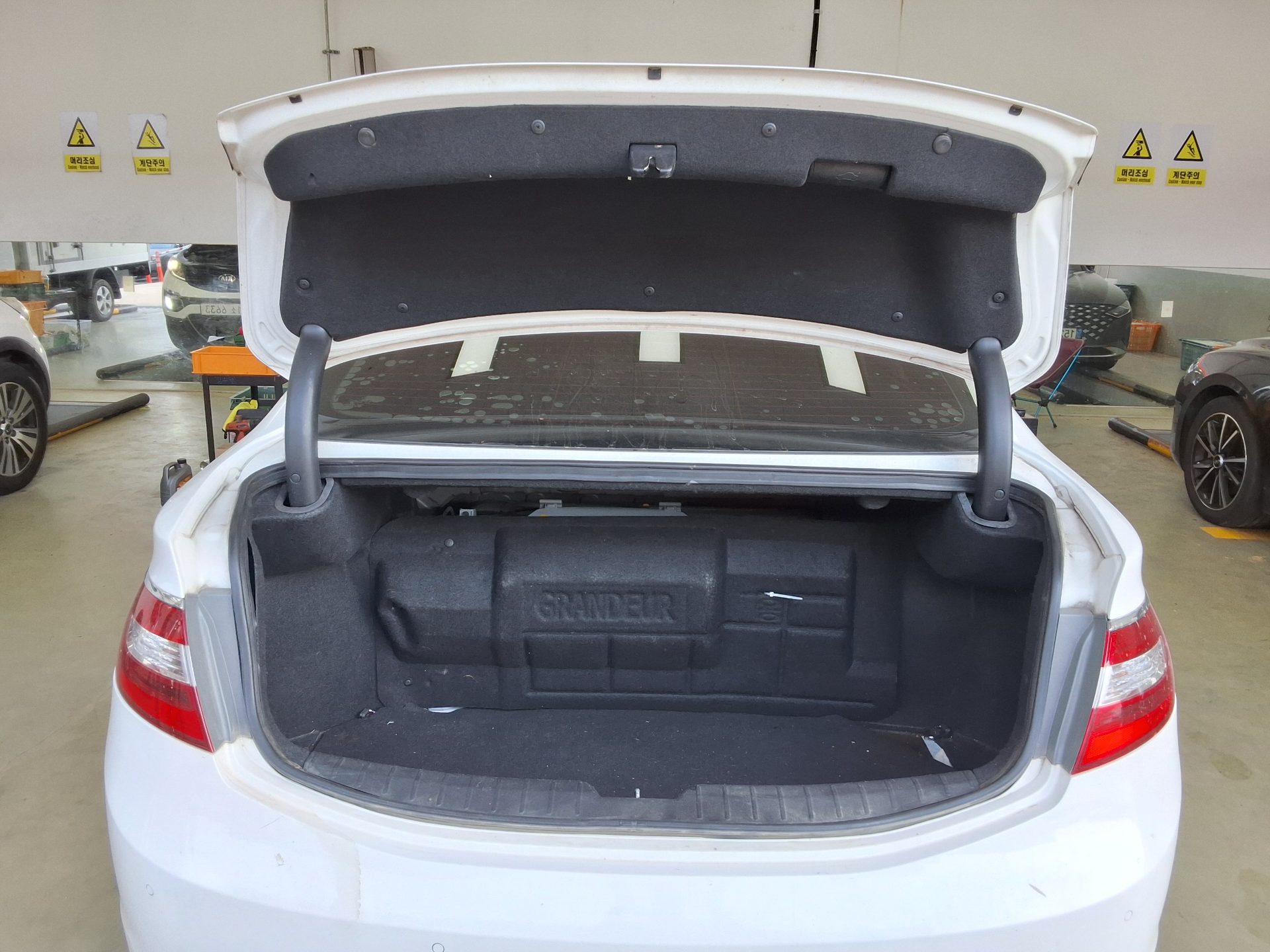 2011 - hyundai grandeur