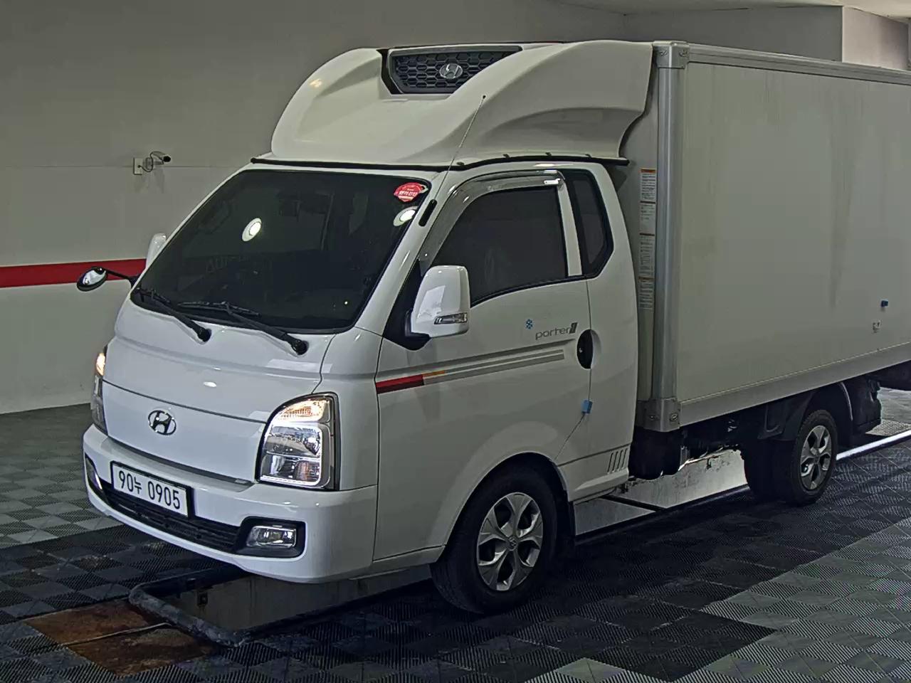 HYUNDAI PORTER II HIGH-ROOF FREEZER BOX TRUCK SUPER CAB TWIN COMPRESSOR