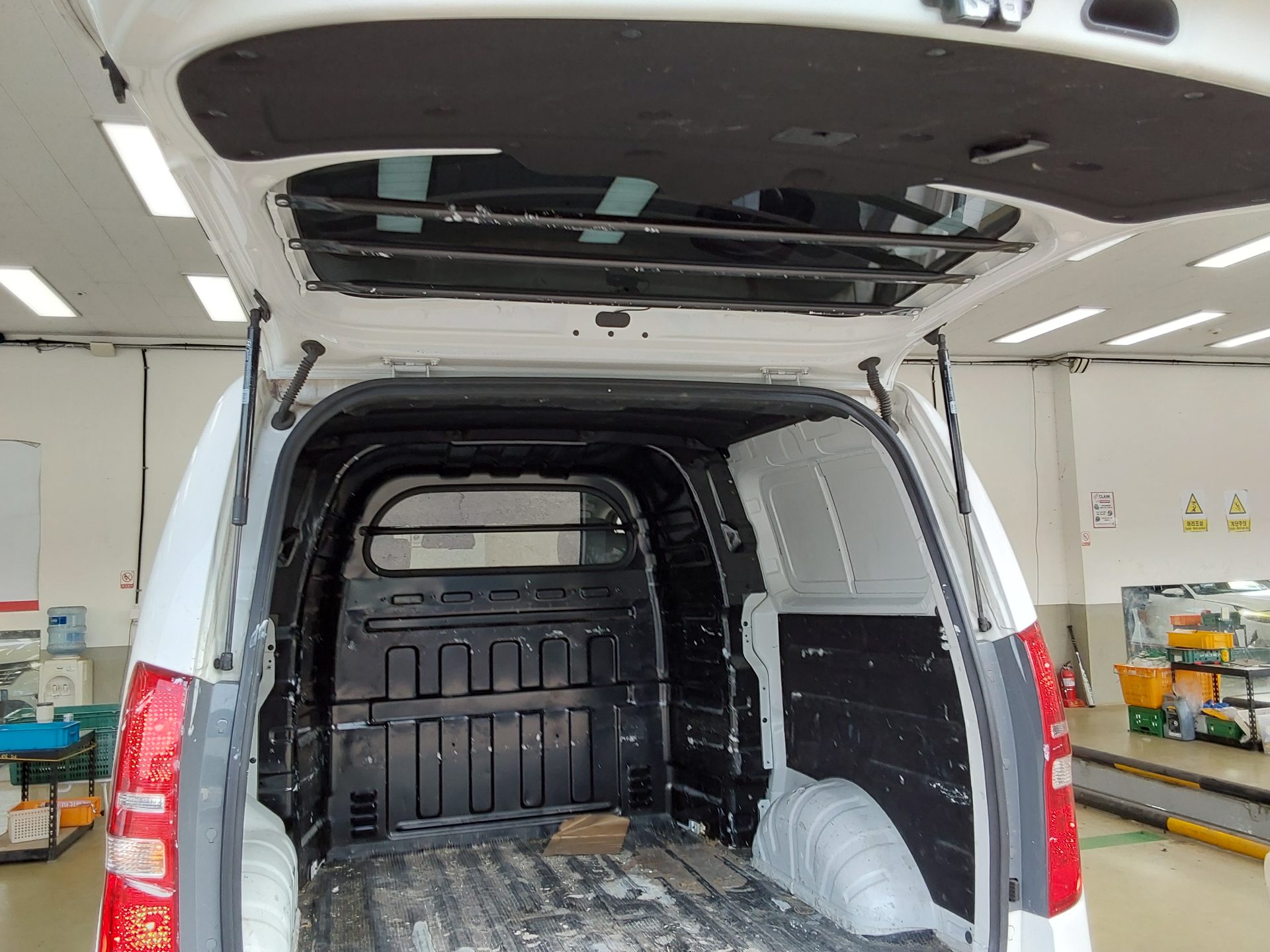2021 - hyundai grand starex
