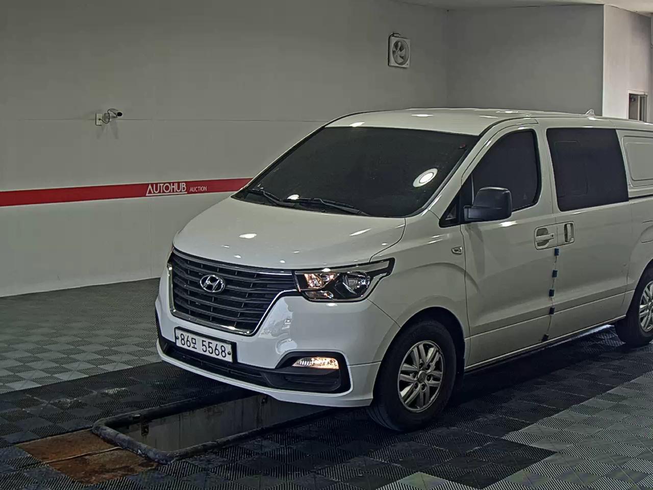 HYUNDAI GRAND STAREX