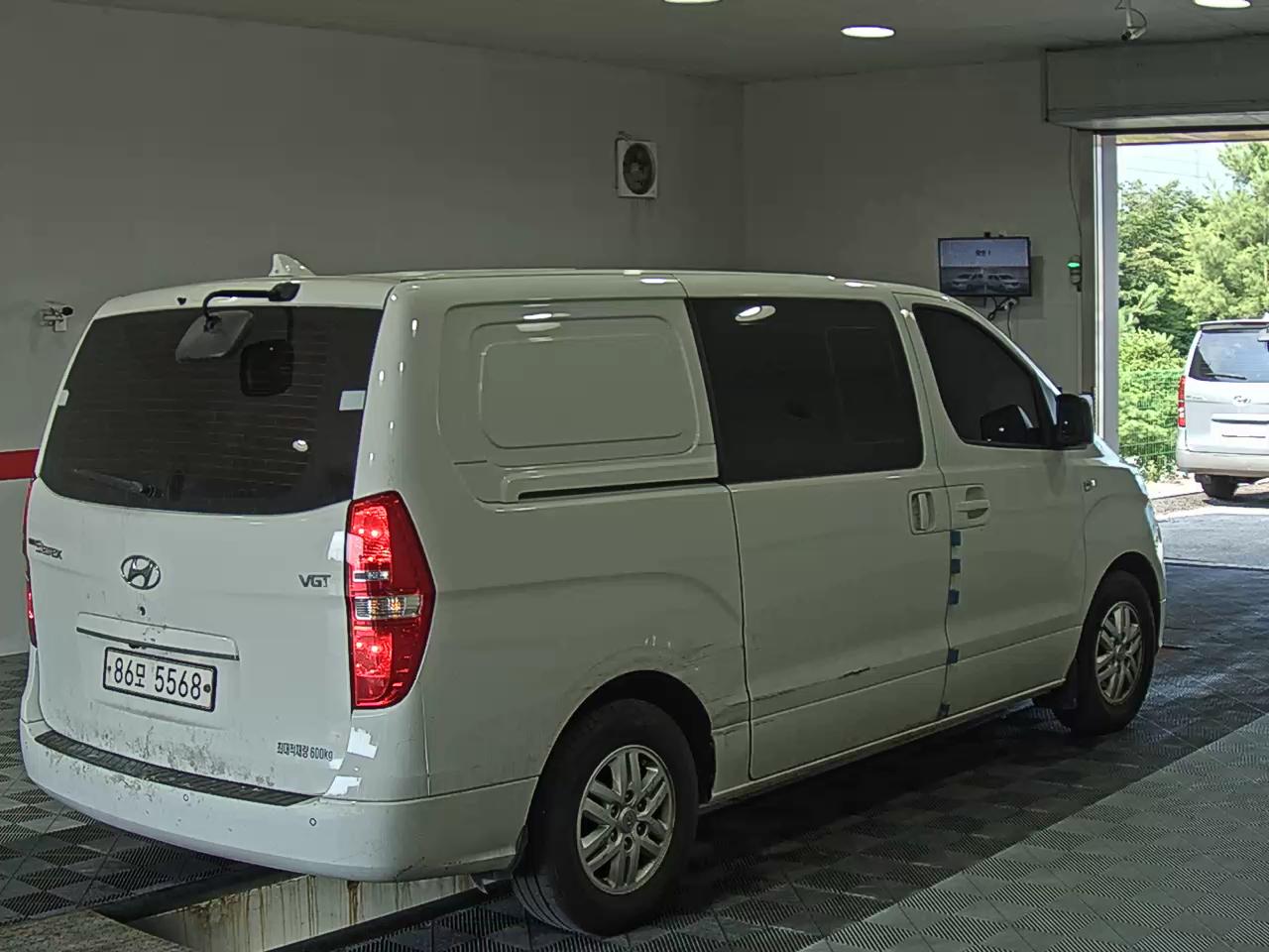 2021 - hyundai grand starex