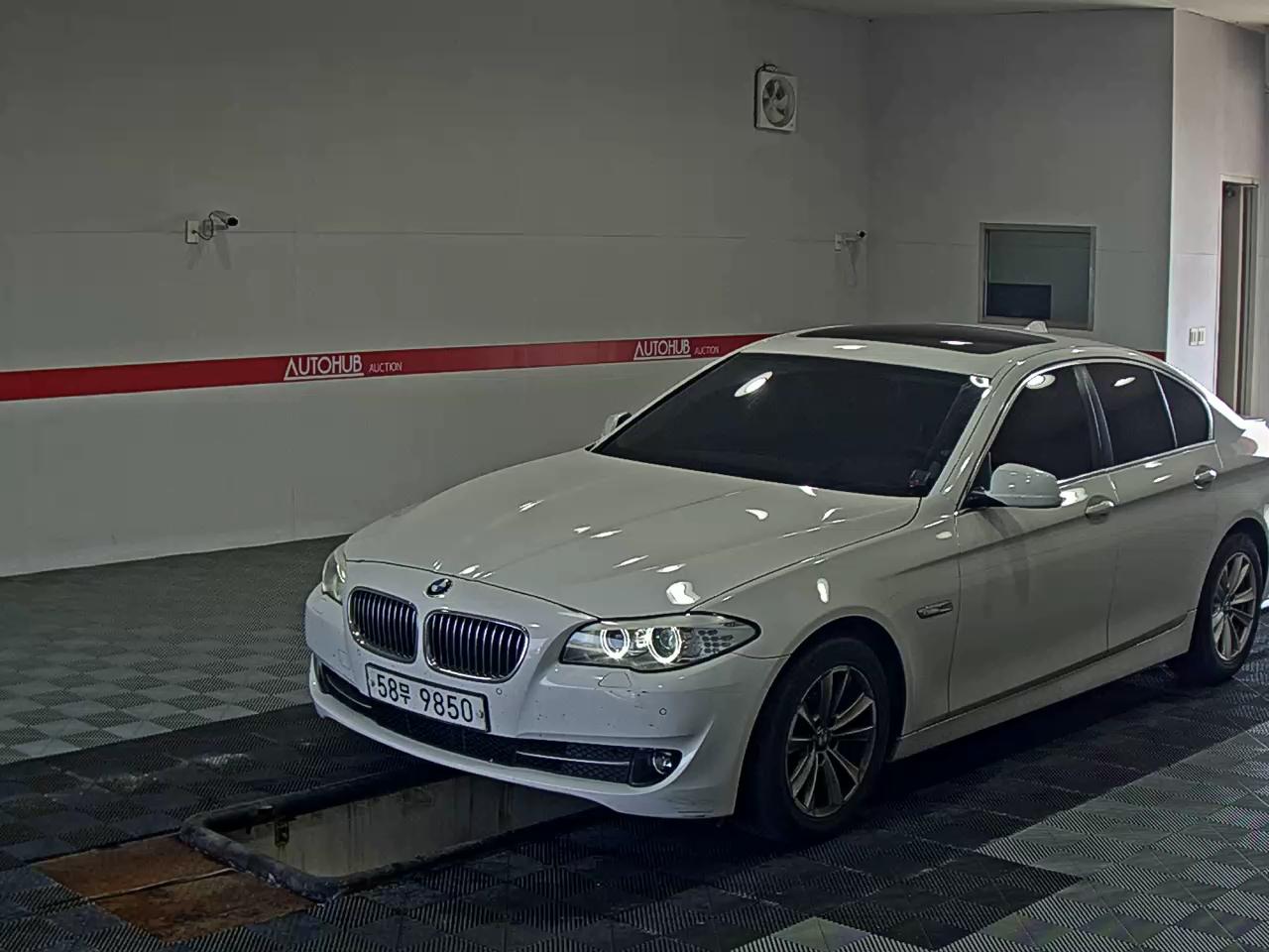 BMW 5 SERIES (6TH GEN) 520d