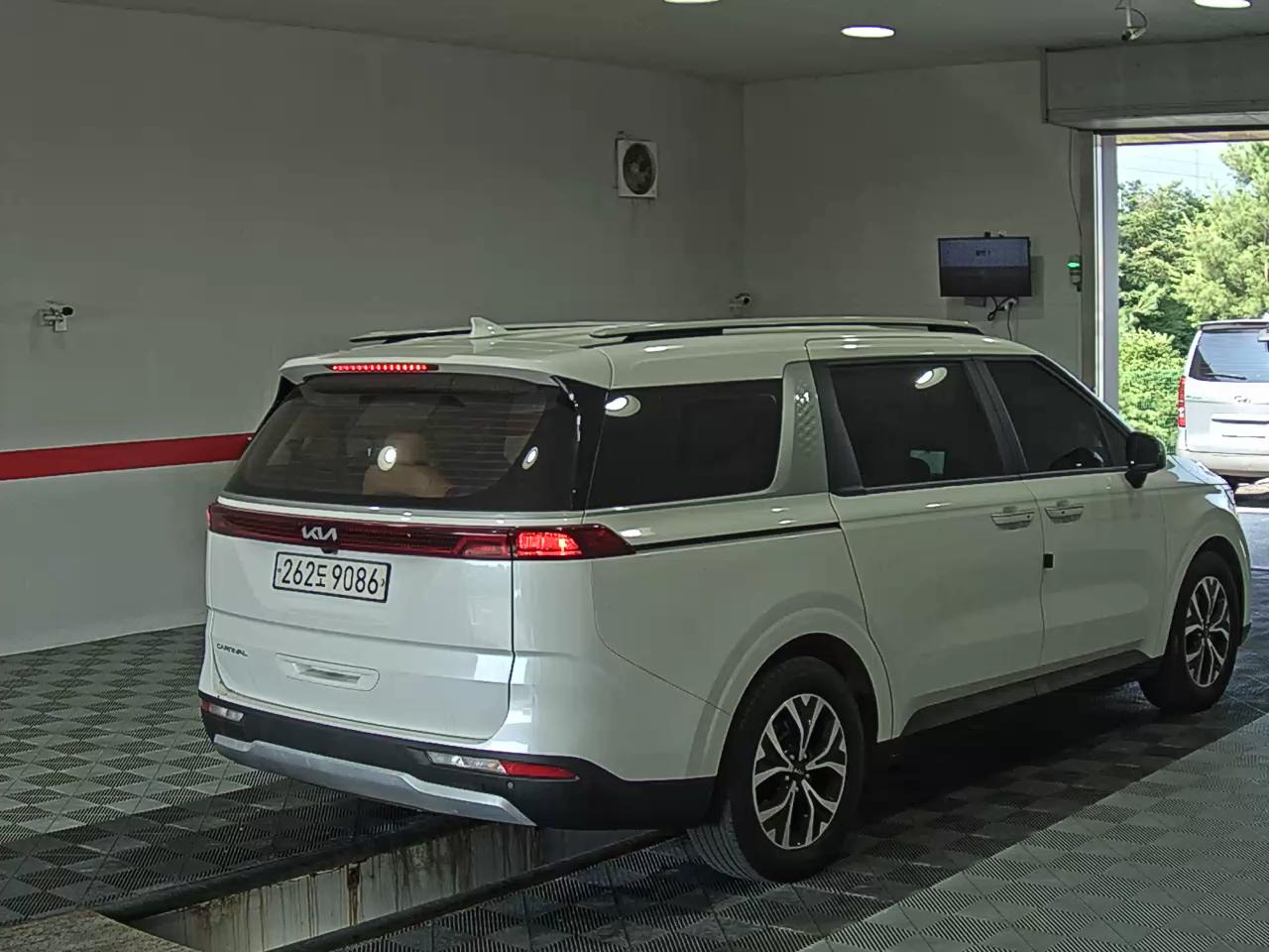 2022 - kia carnival