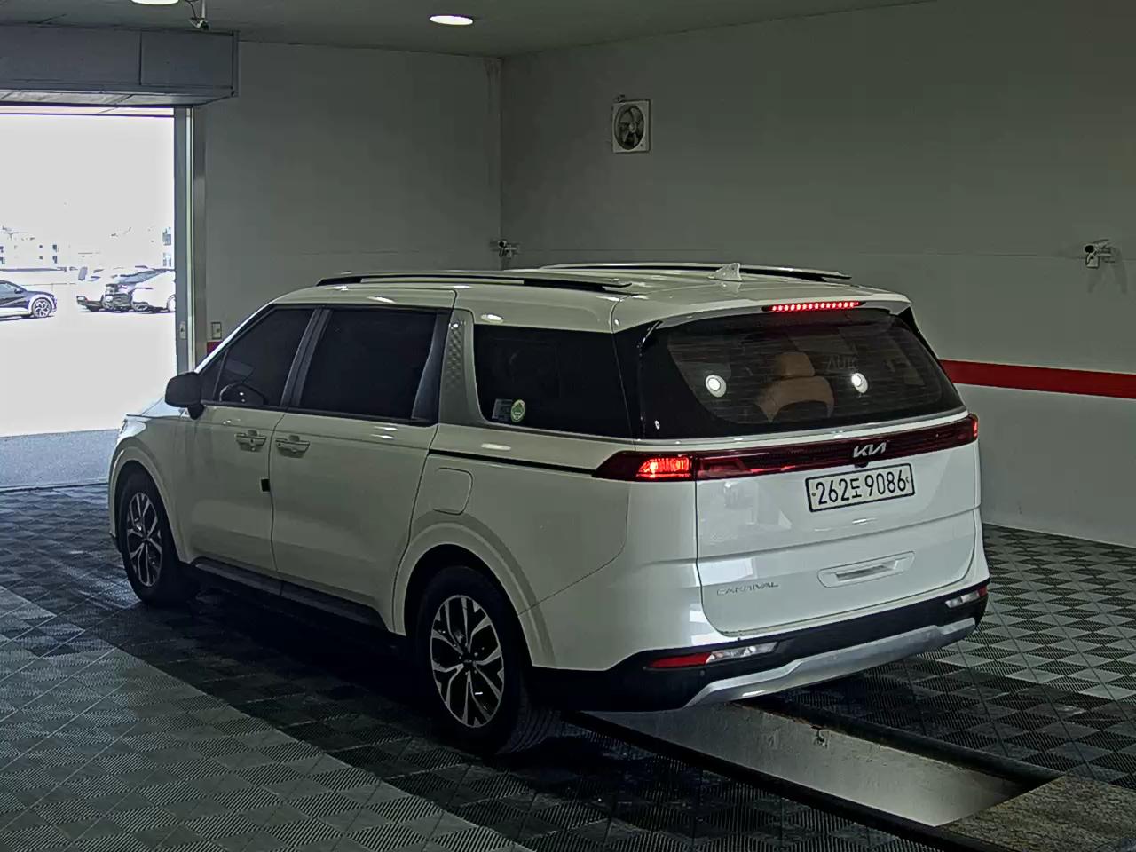 2022 - kia carnival