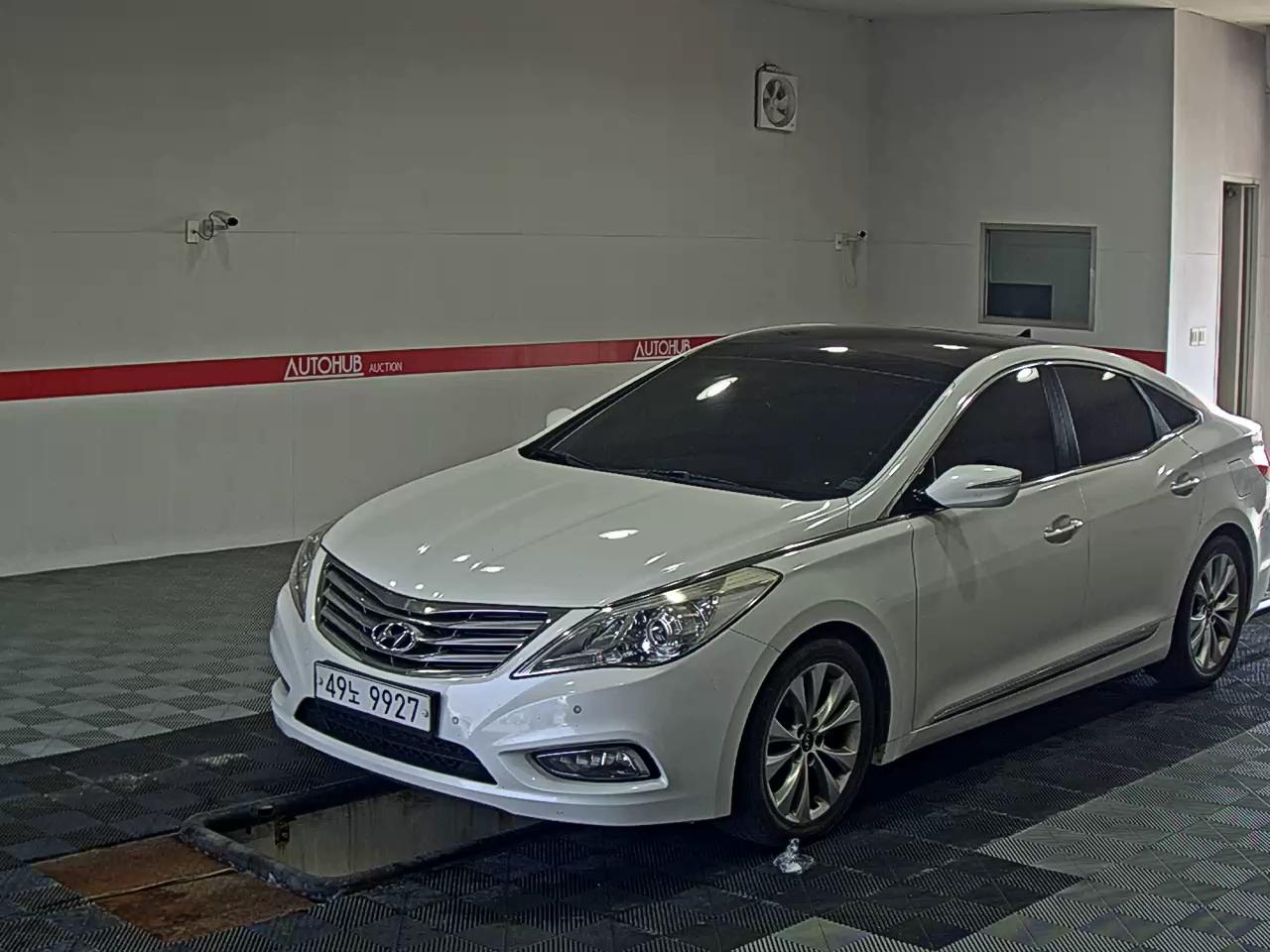 HYUNDAI GRANDEUR HG LPI RENTAL CAR EXECUTIVE