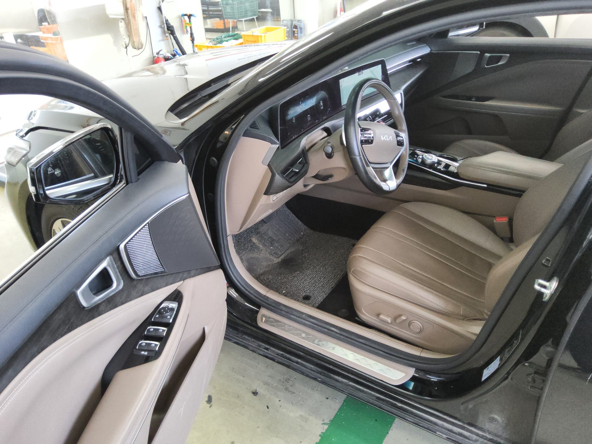 2022 - kia k8
