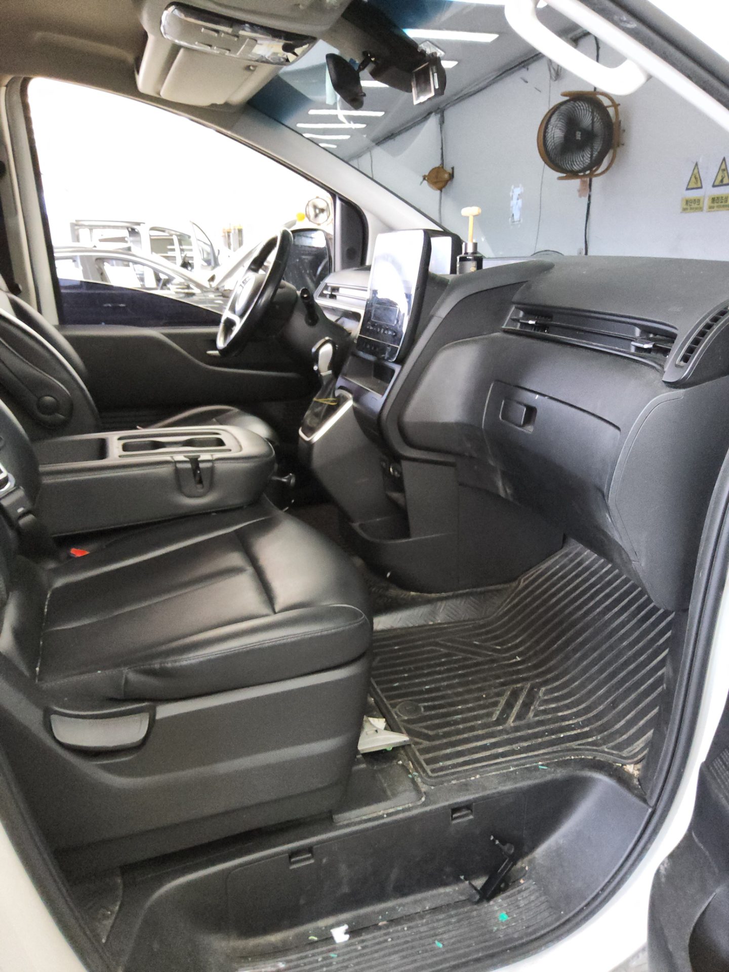 2022 - hyundai staria