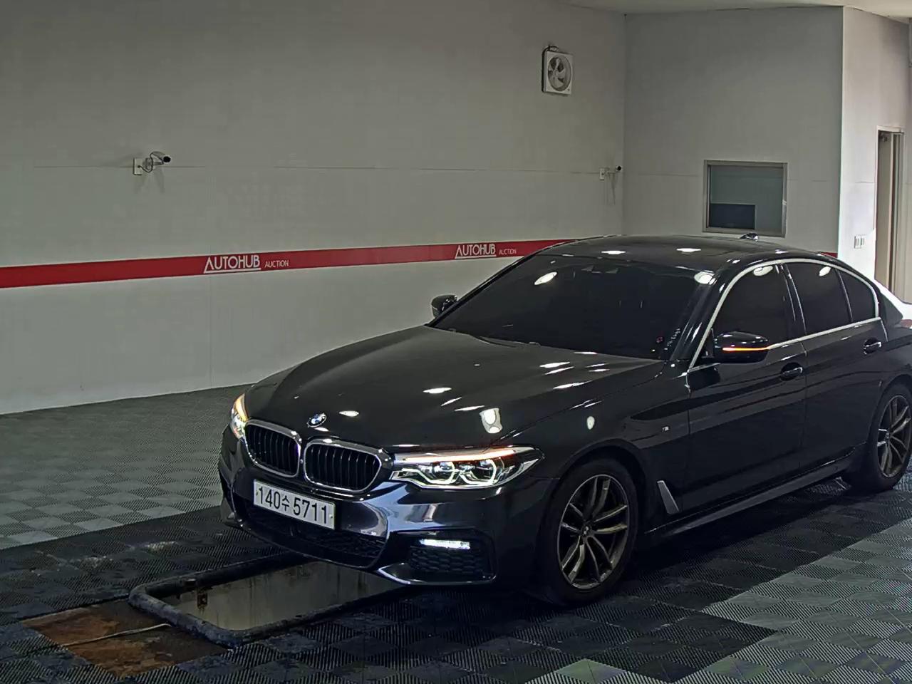 BMW 5 SERIES (7TH GEN) 520d M PACK