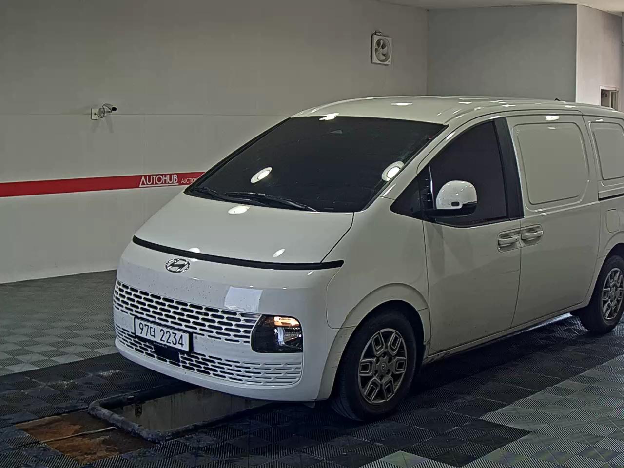 2022 - hyundai staria