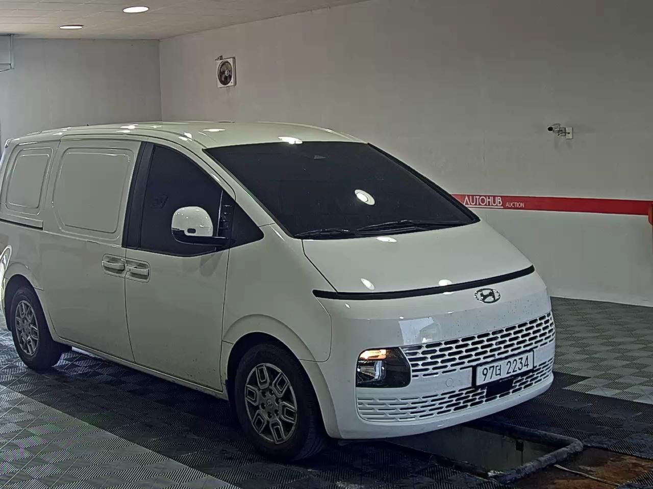 2022 - hyundai staria