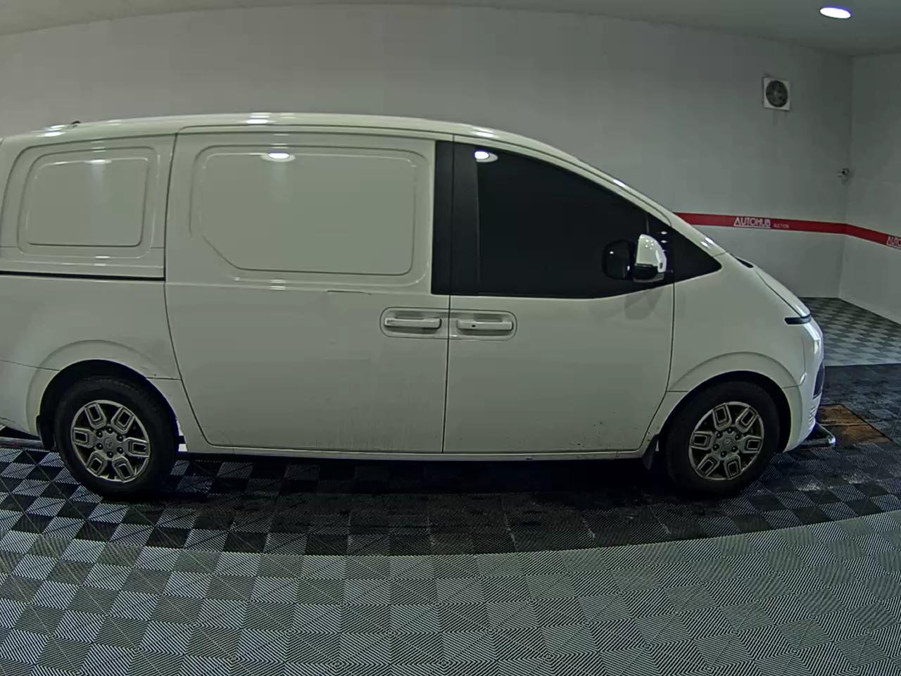 2022 - hyundai staria