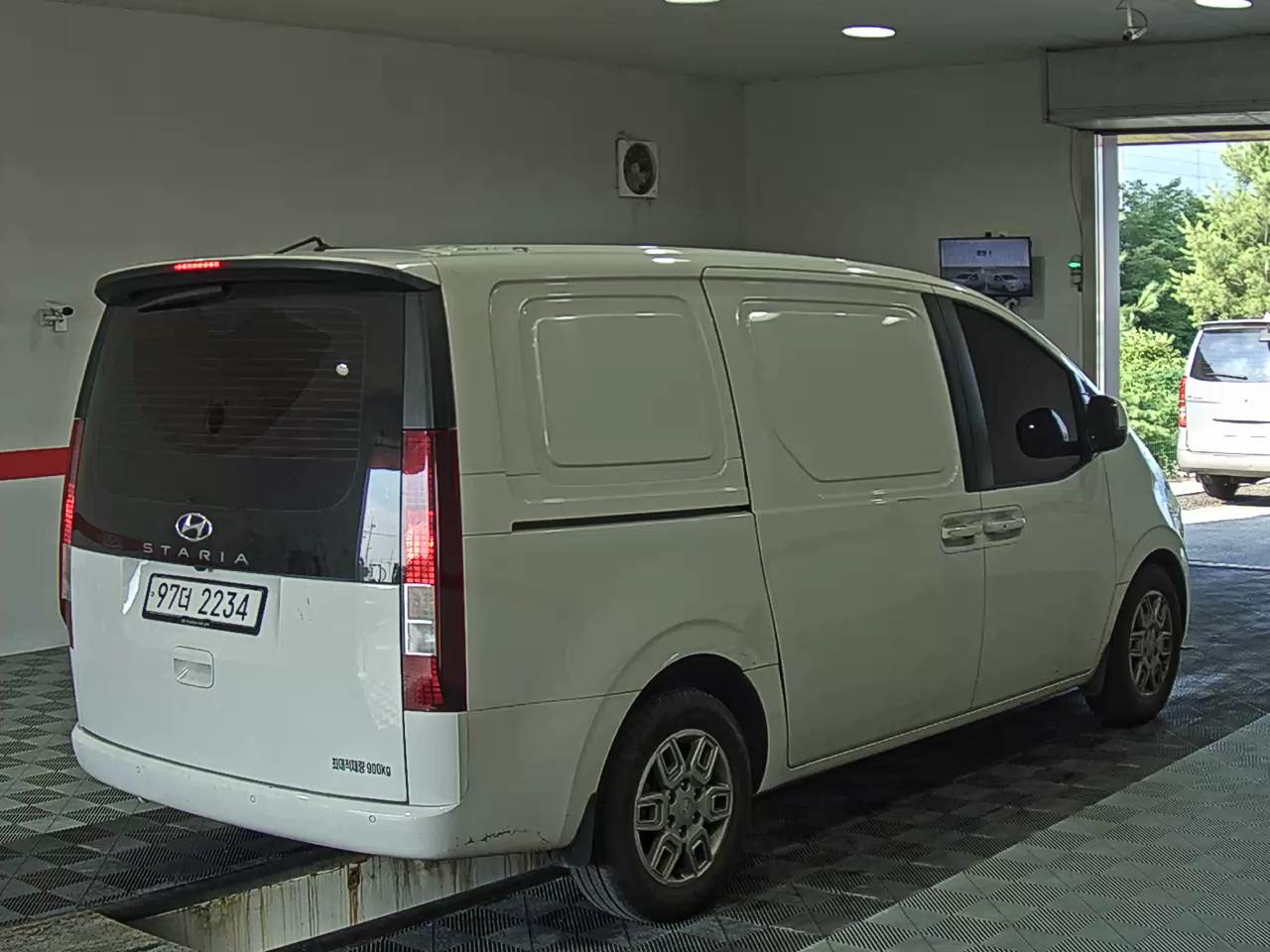 2022 - hyundai staria