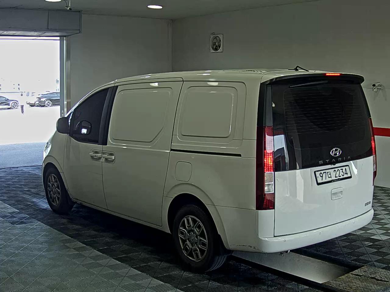 2022 - hyundai staria
