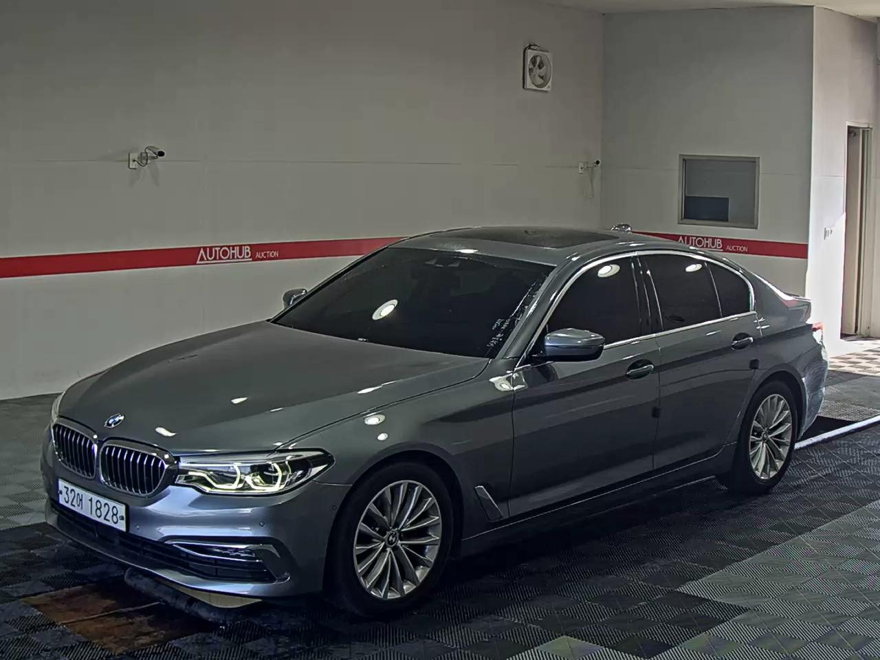 BMW 5 SERIES (7TH GEN) 520d xDrive
