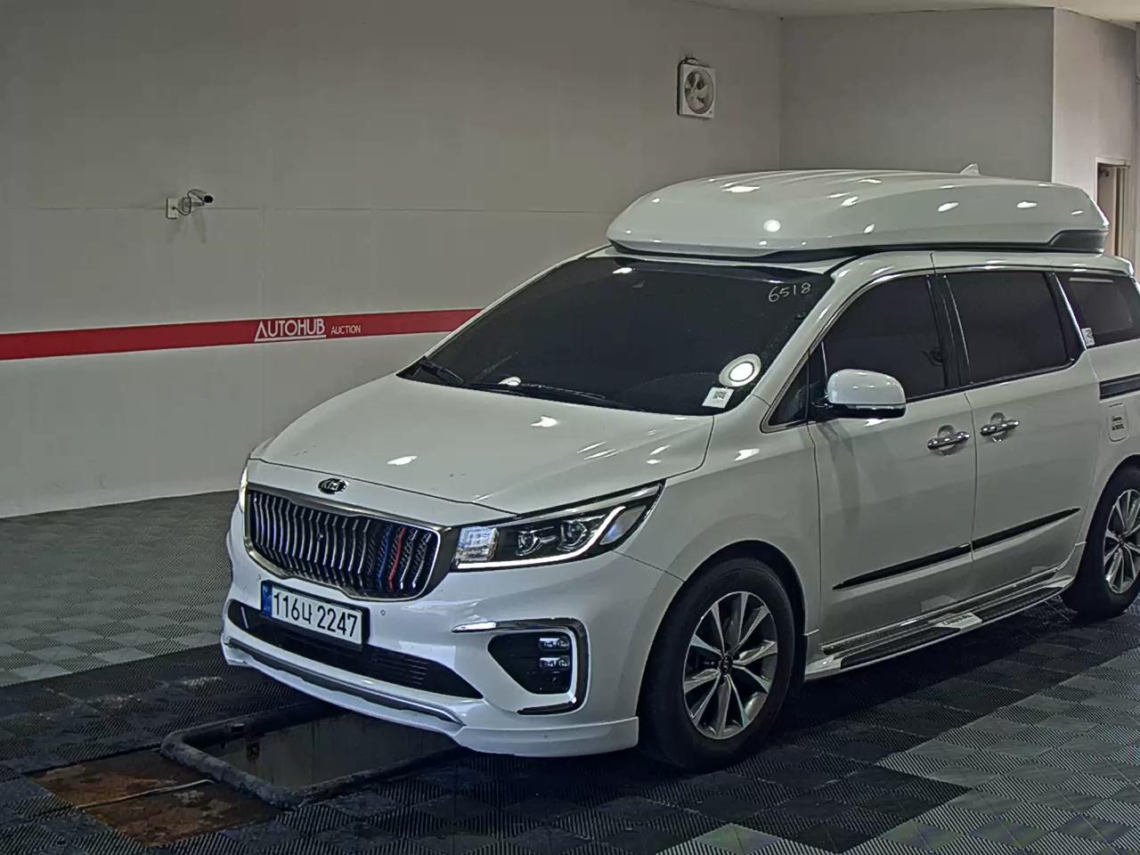 KIA CARNIVAL -LIMOUSINE