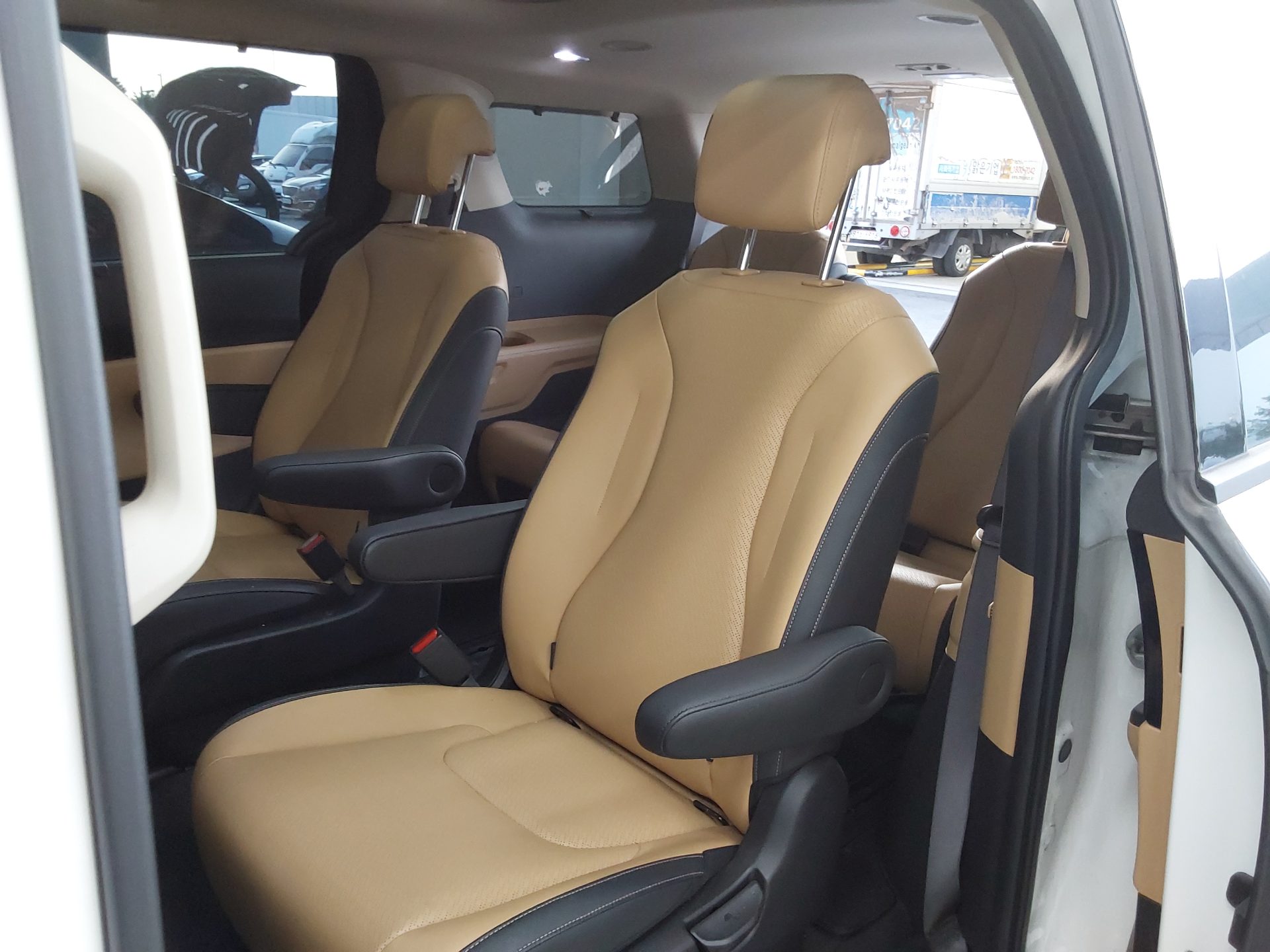 2023 - kia carnival