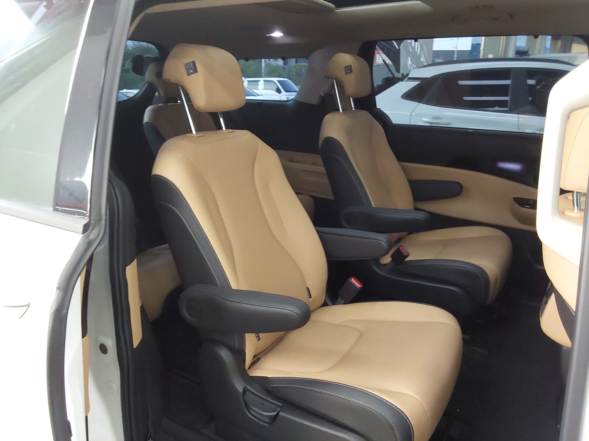 2023 - kia carnival