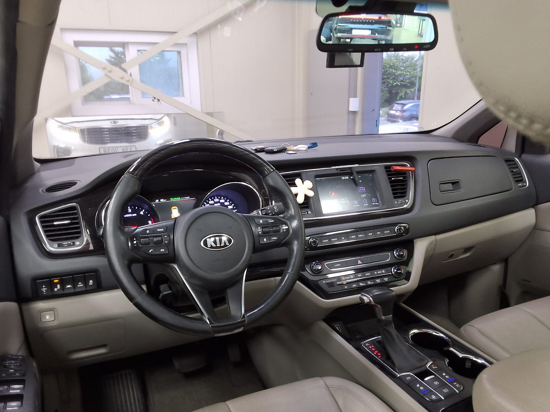 2019 - kia carnival