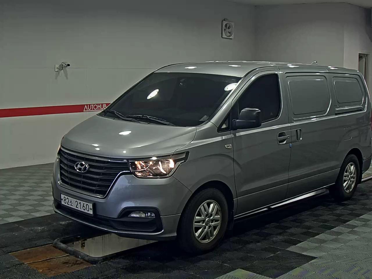 HYUNDAI GRAND STAREX