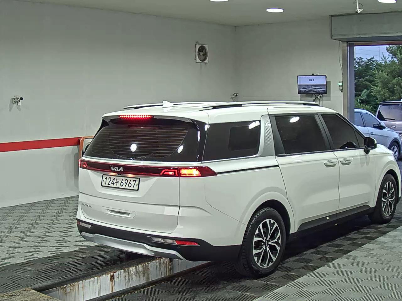 2023 - kia carnival
