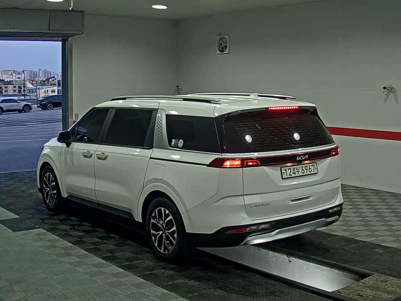 2023 - kia carnival