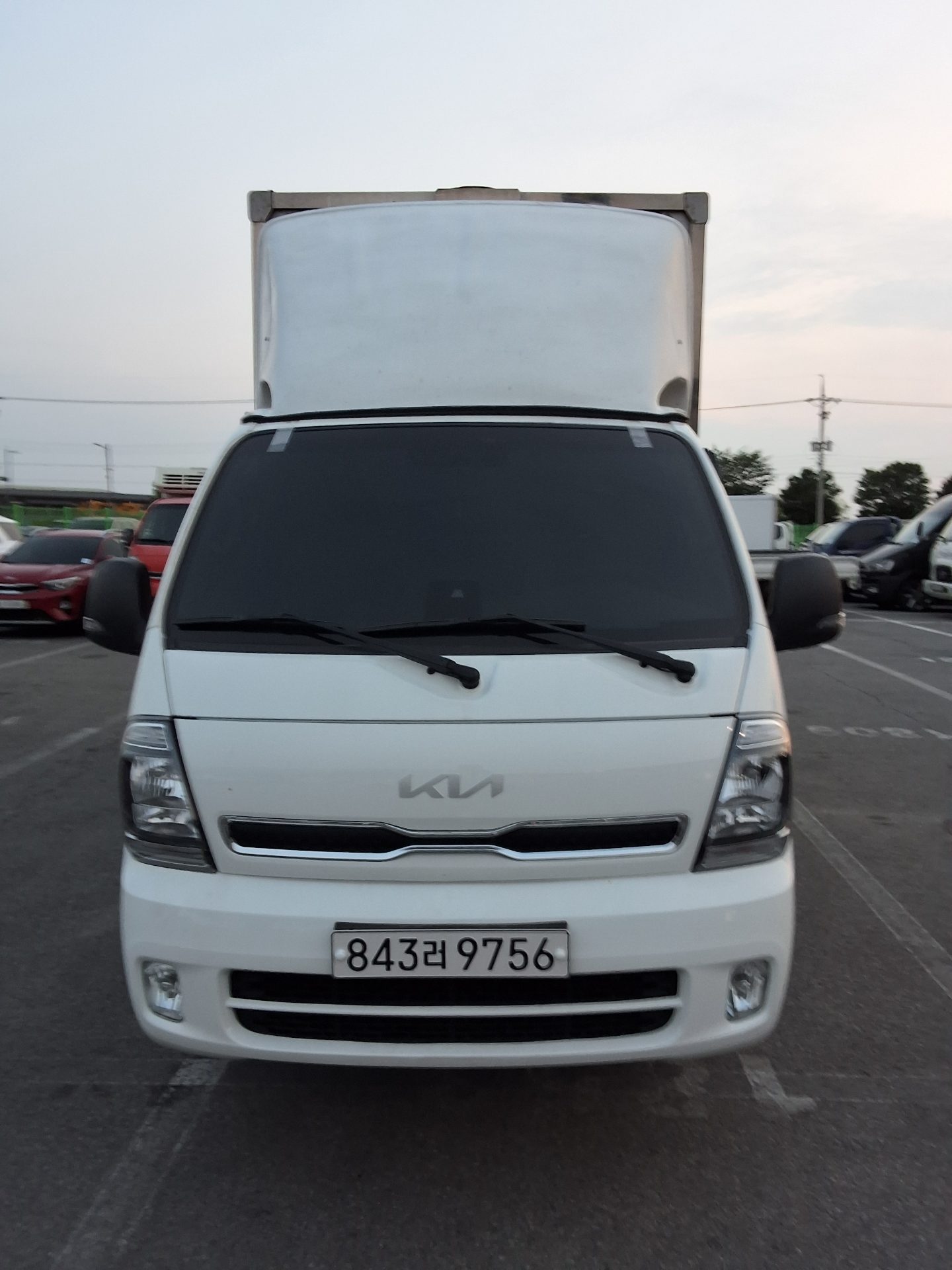 KOREA TRIAXLE CARGO TON BODY
