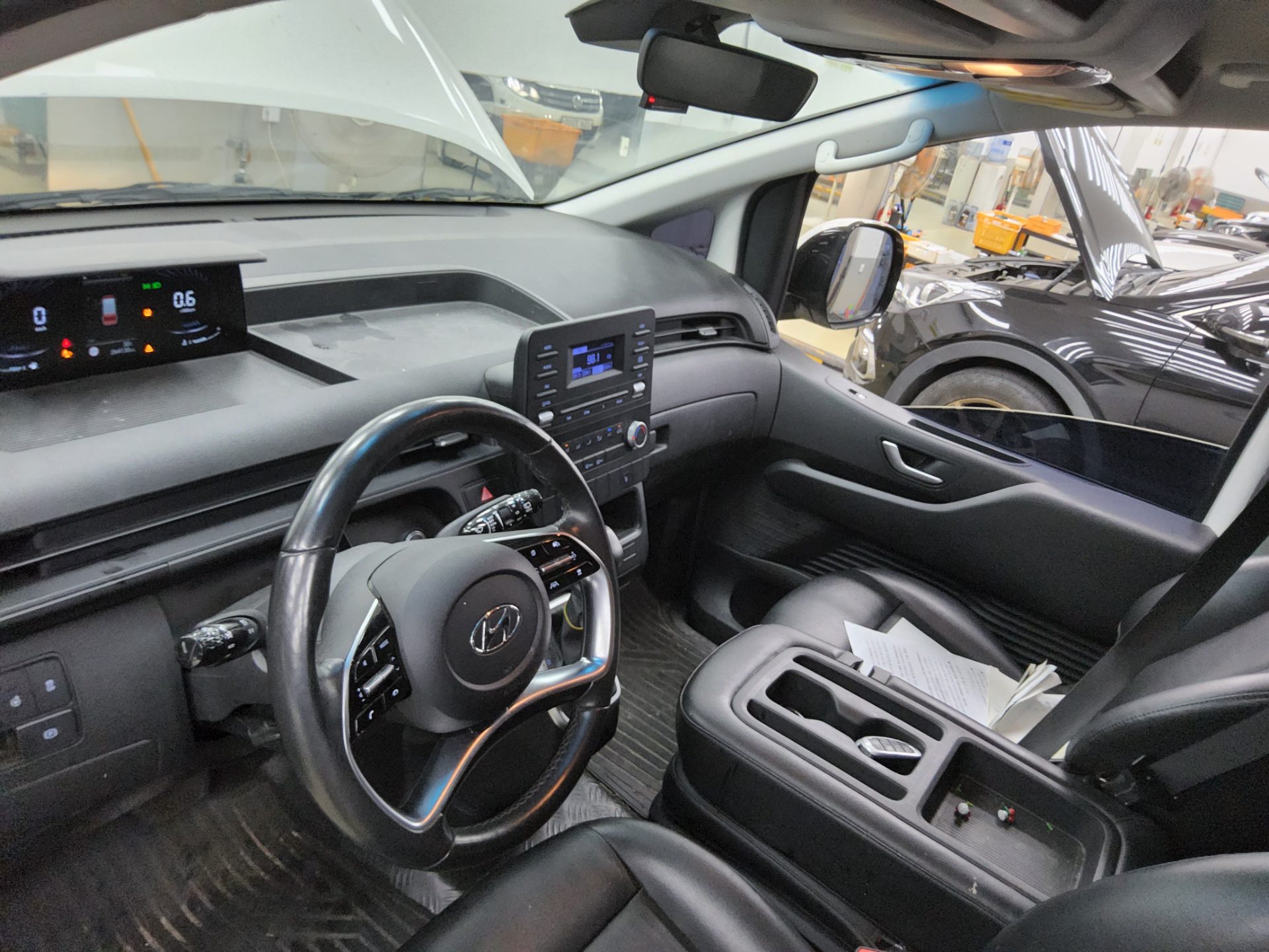 2022 - hyundai staria