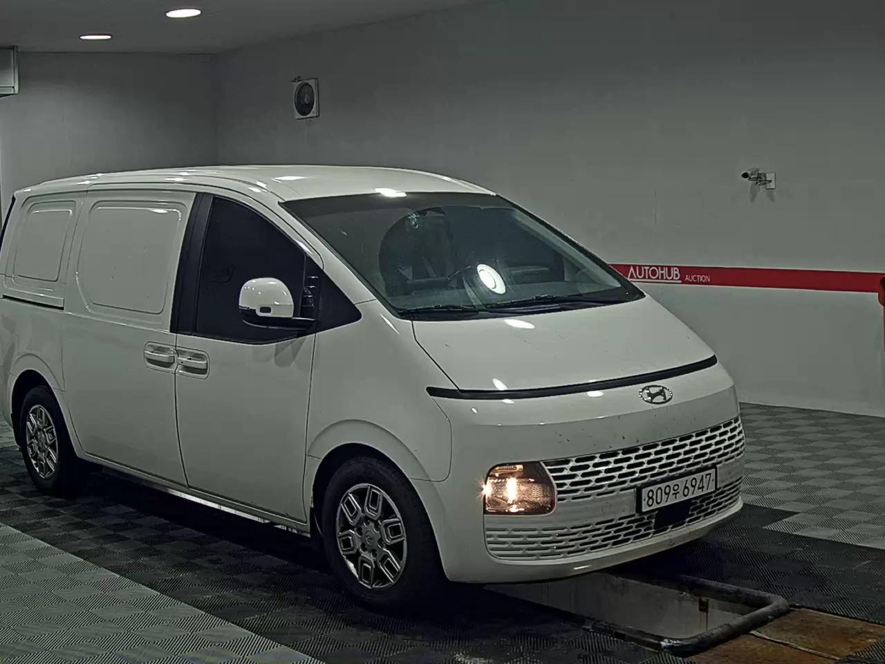 2022 - hyundai staria