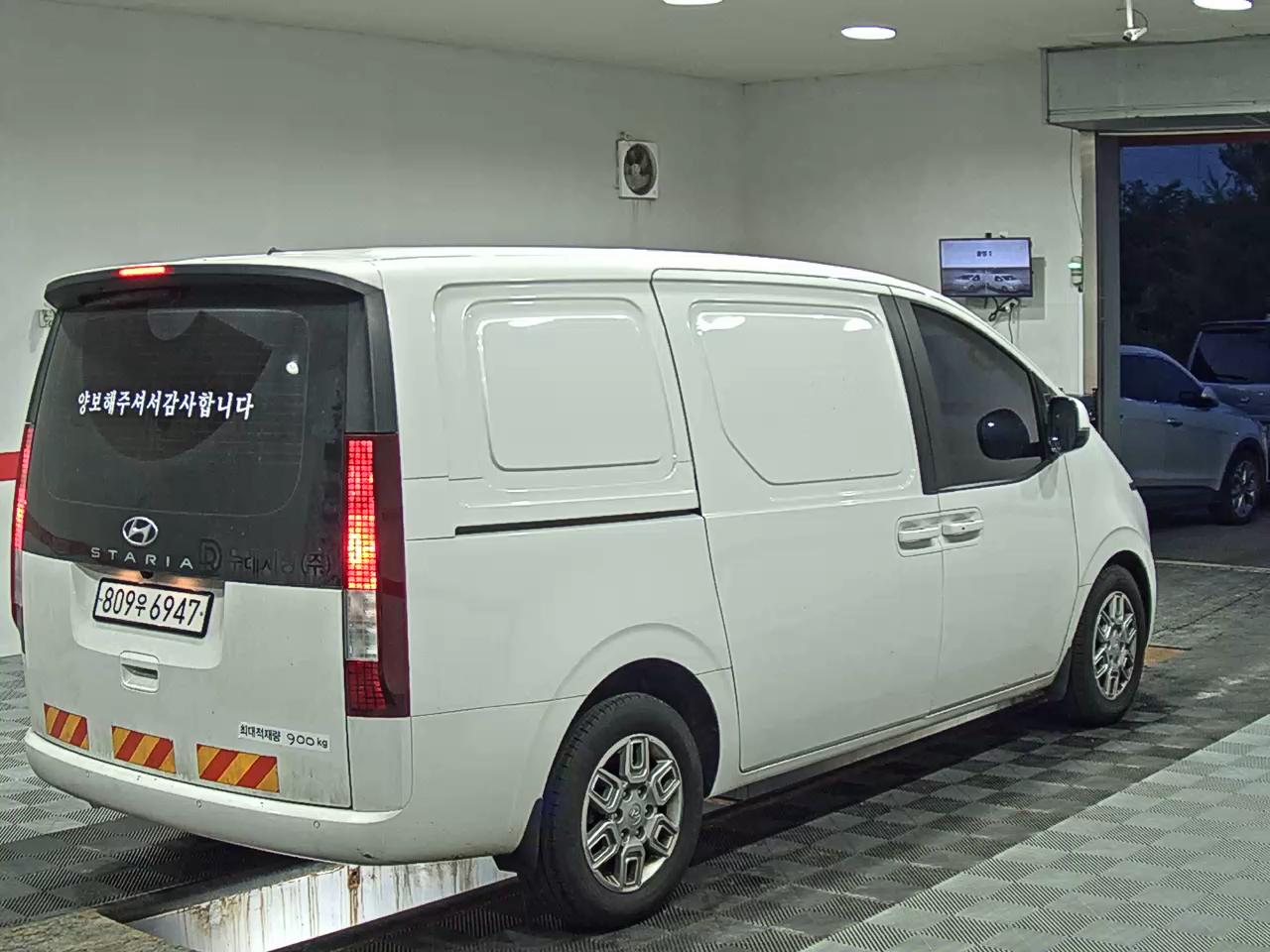 2022 - hyundai staria