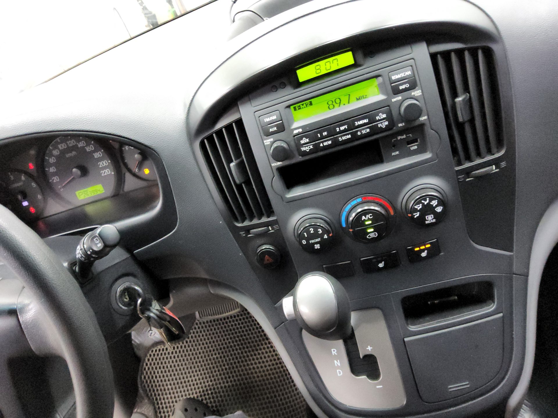 2015 - hyundai grand starex