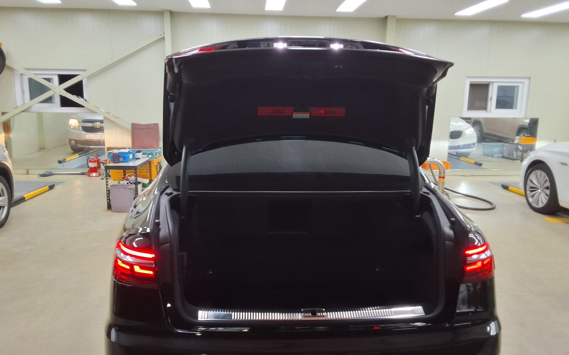 2021 - audi a8