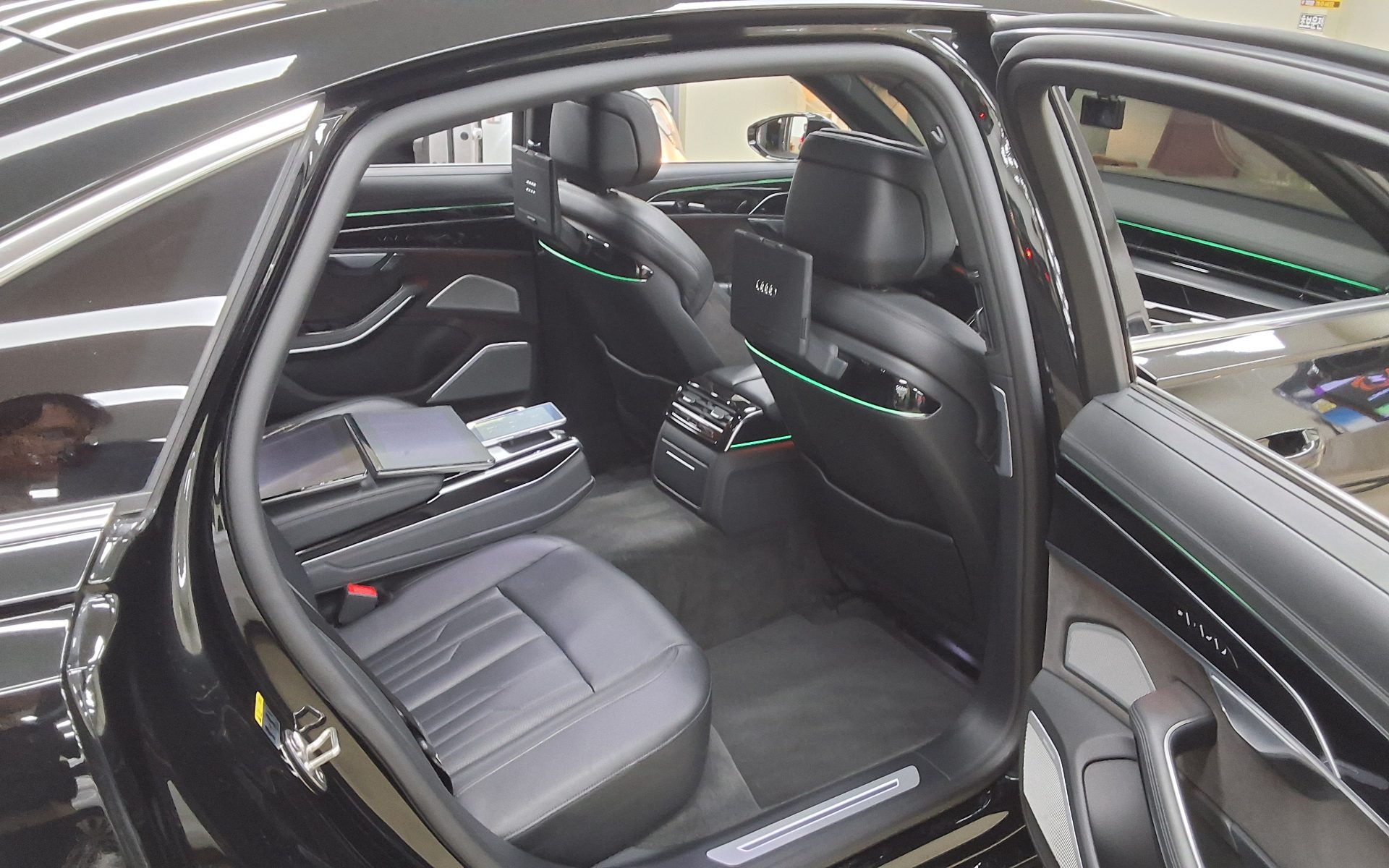 2021 - audi a8