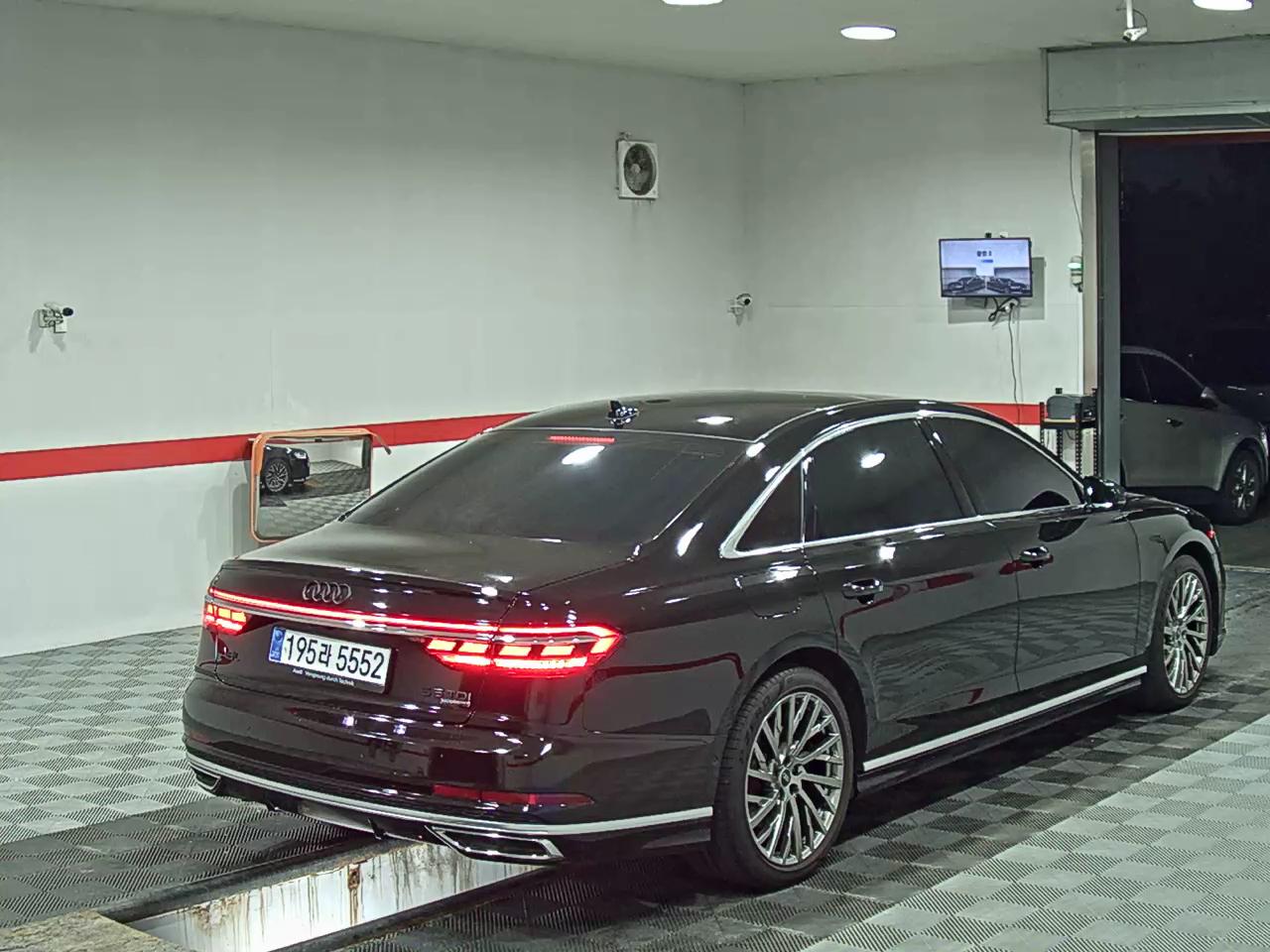 2021 - audi a8