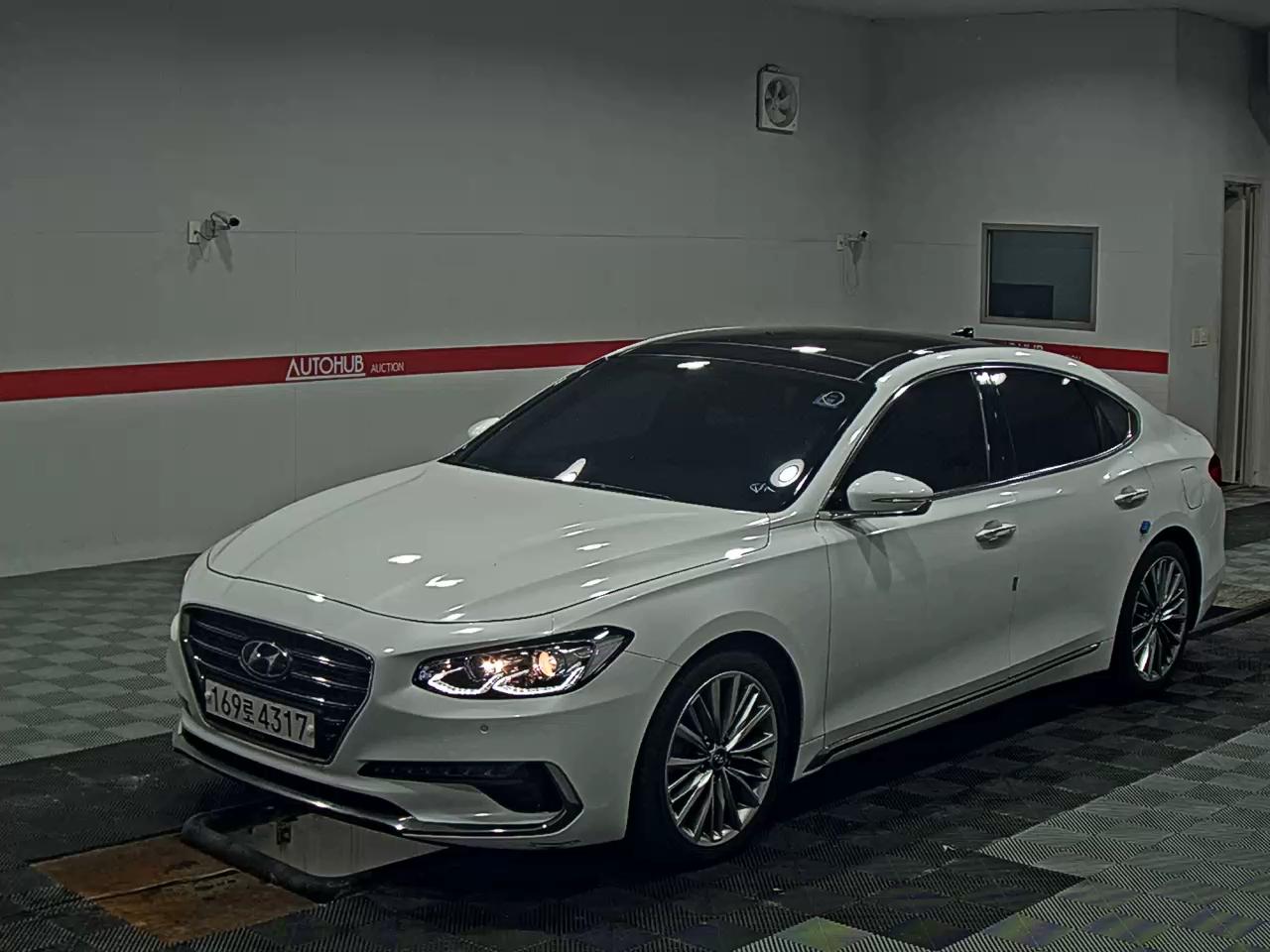 HYUNDAI GRANDEUR LPi RENTAL CAR