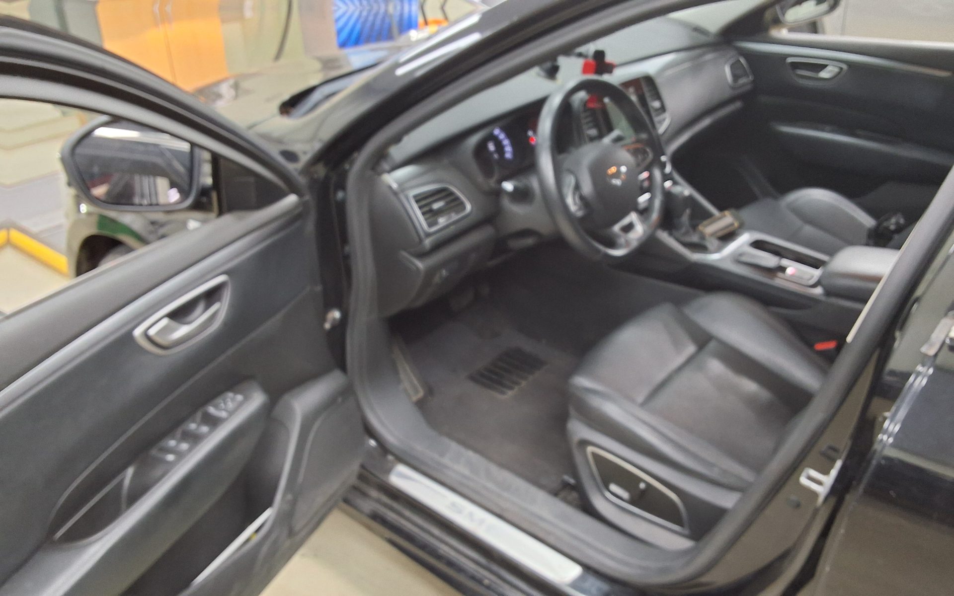 2016 - renault sm6