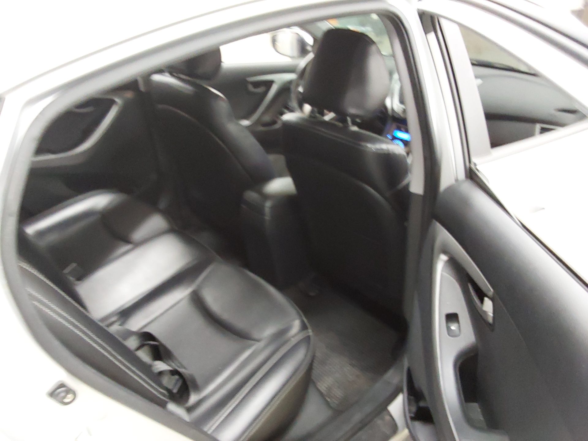 2011 - hyundai avante