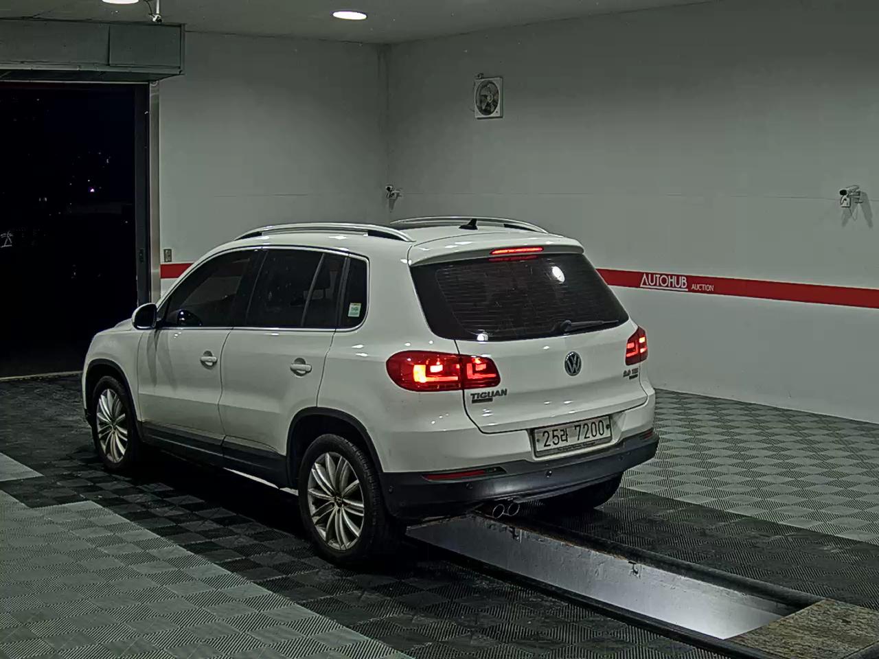 2012 - volkswagen tiguan