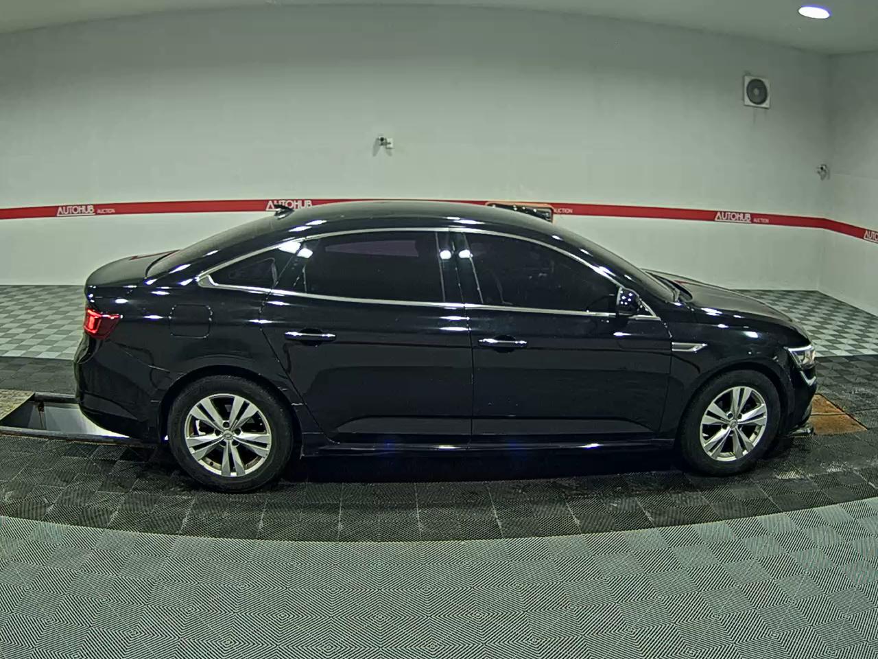 2016 - renault sm6