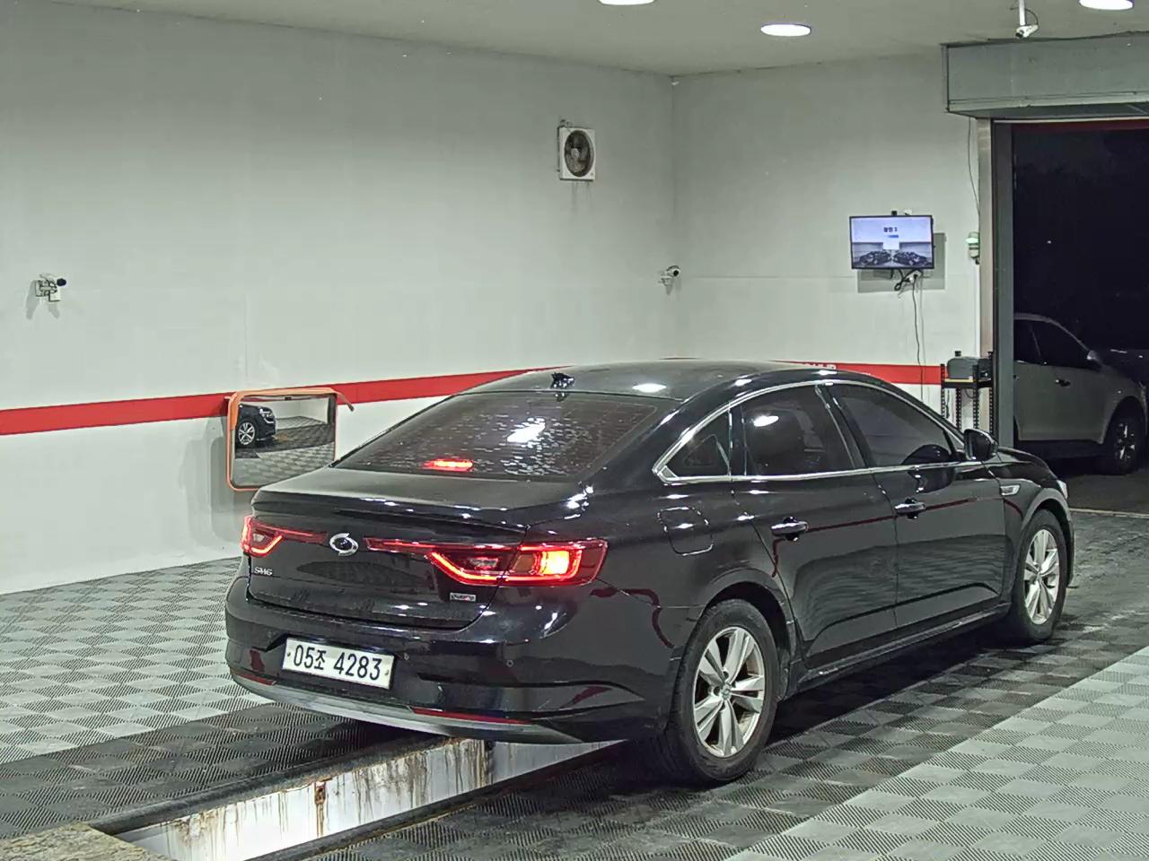 2016 - renault sm6