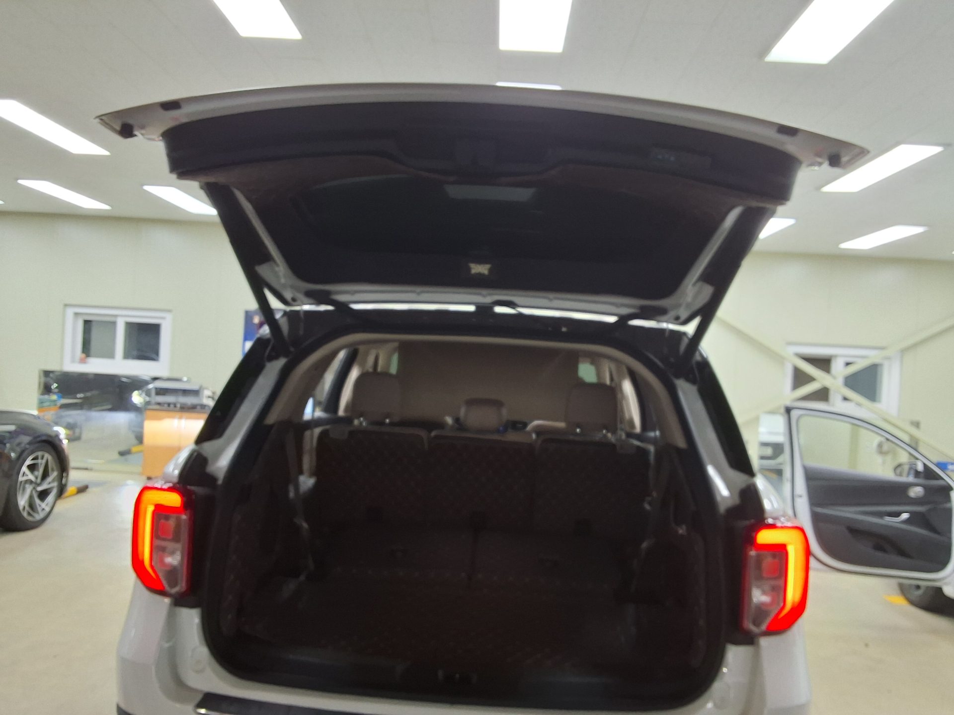 2020 - ford explorer
