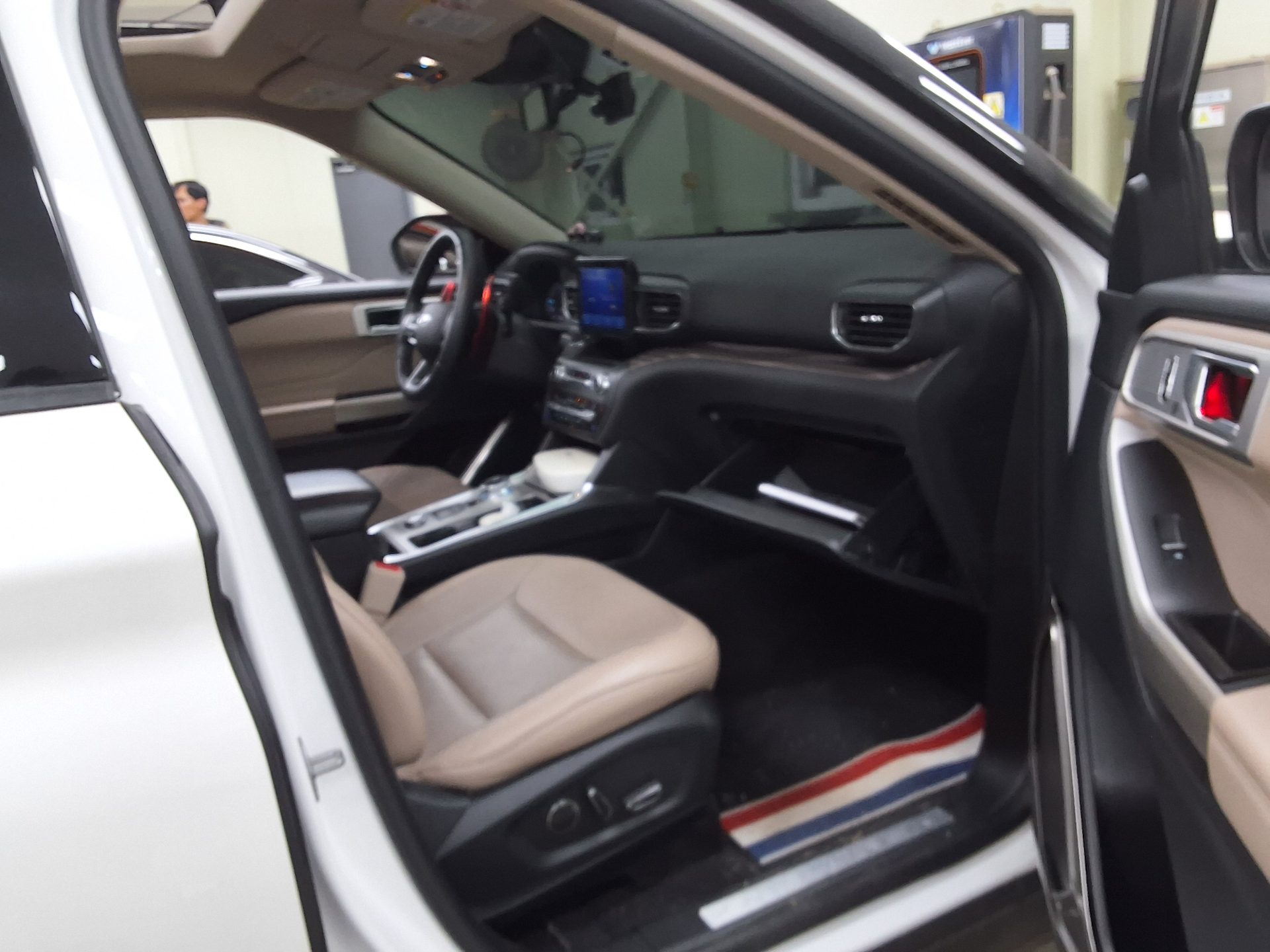 2020 - ford explorer
