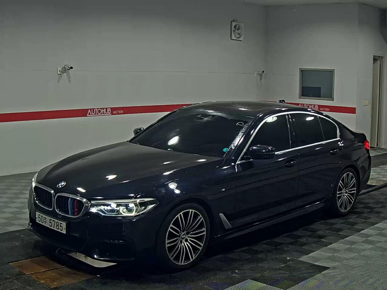 BMW 5 SERIES (7TH GEN) 530i xDrive M PACK