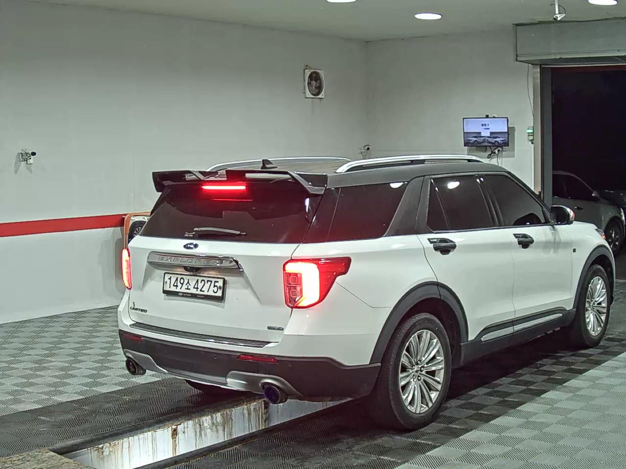 2020 - ford explorer