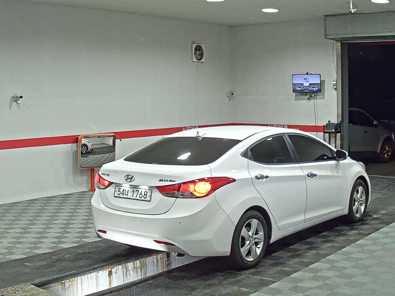 2012 - hyundai avante