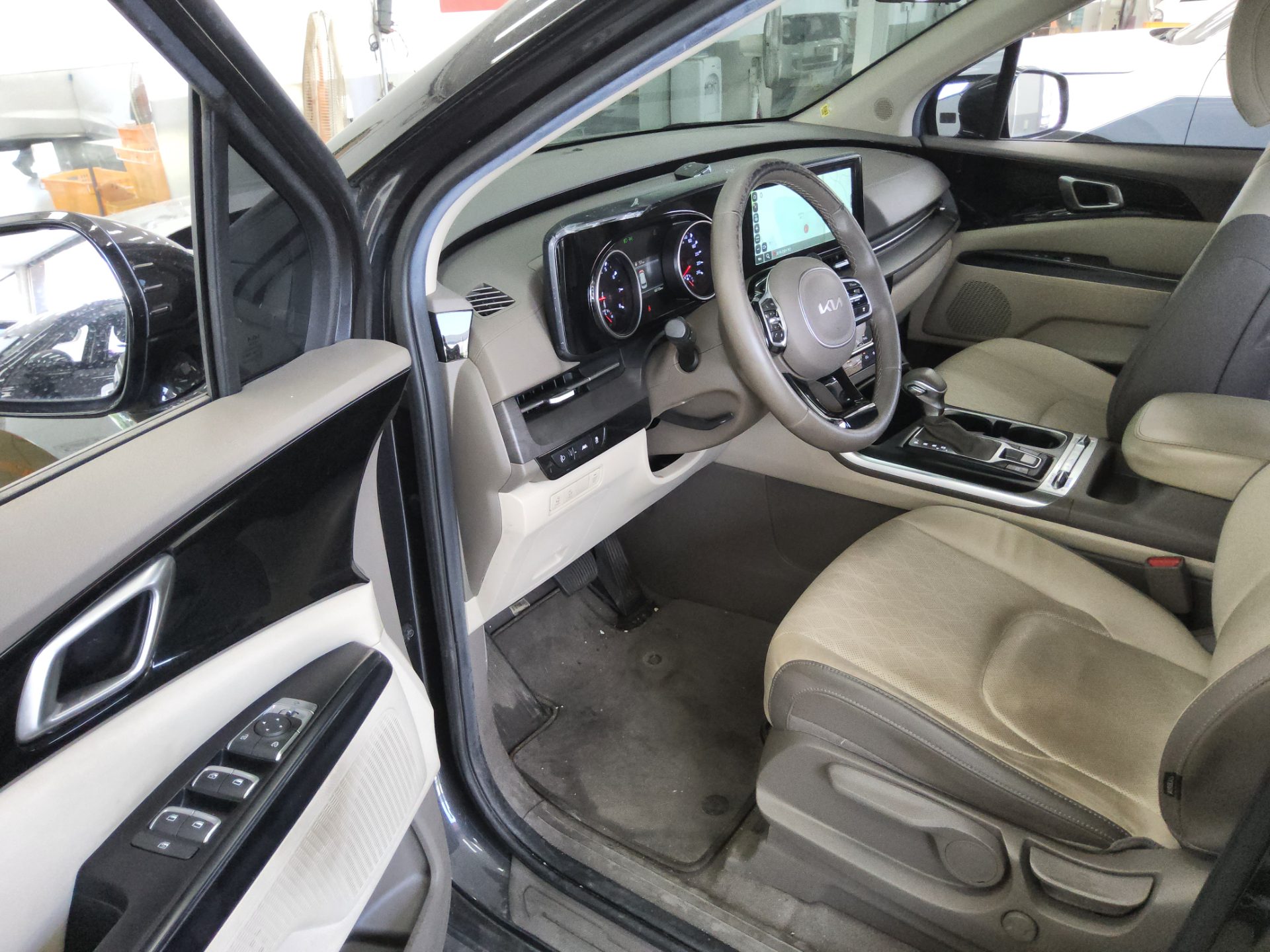 2023 - kia carnival